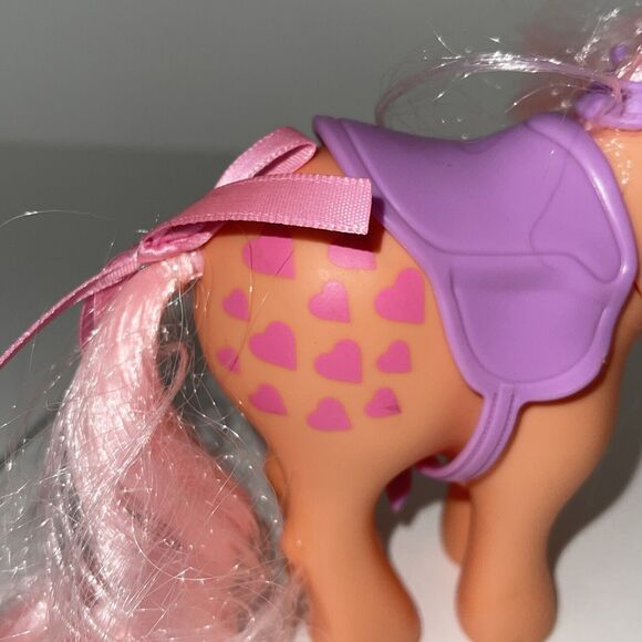 My Little Pony Hasbro 2017 Peachy Bridge Direct Pink Hearts Hair Purple Saddle - Picture 2 of 9